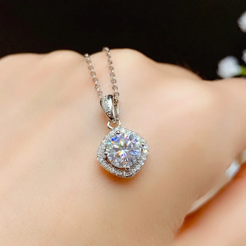 AITERNITY Moissanite Pendant Necklace